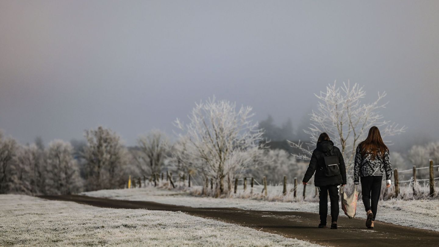 In den kommenden Tagen bleibt es in Nordrhein-Westfalen kalt. (Archivbild) Foto: Oliver Berg/dpa
