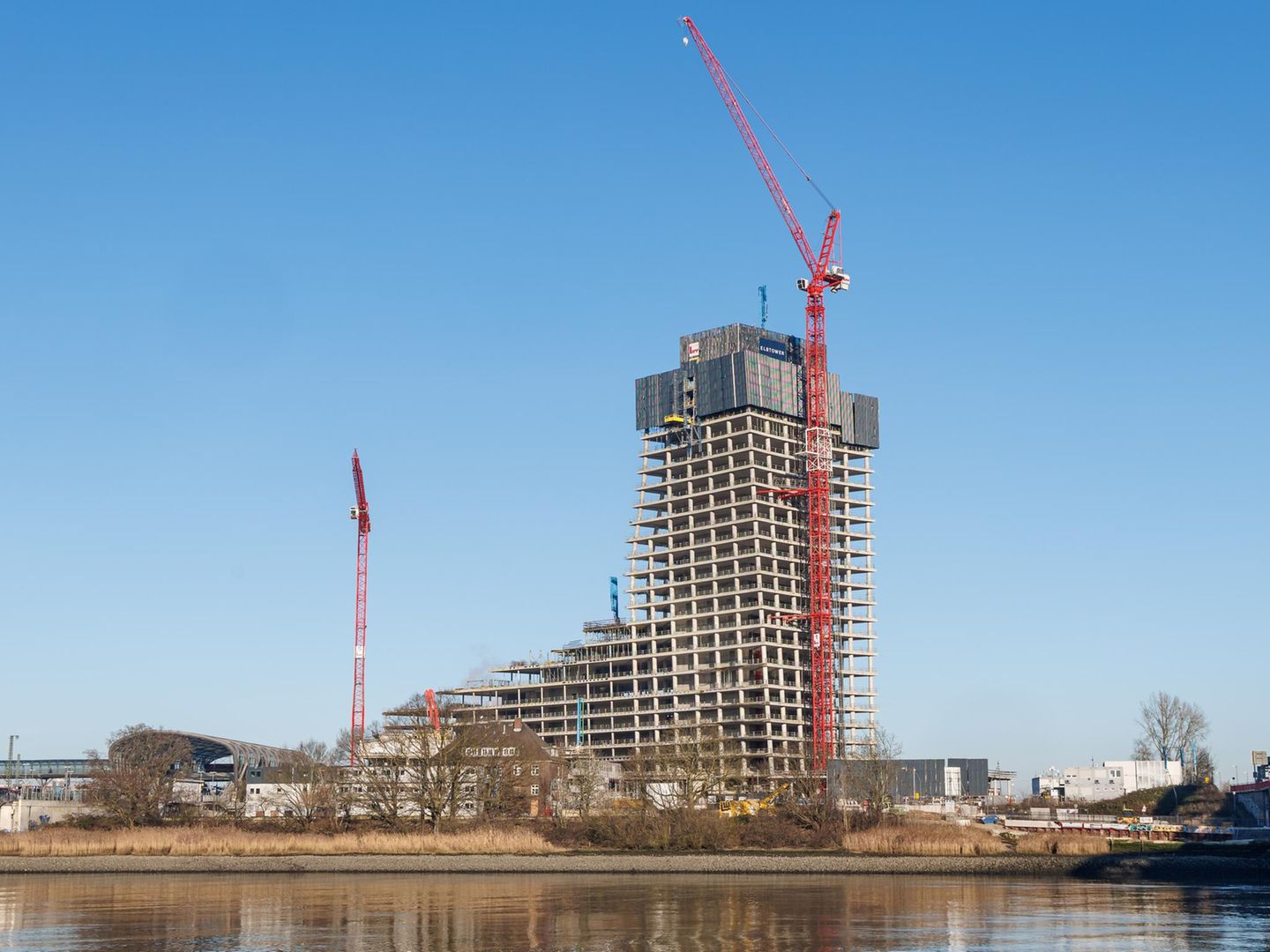 Elbtower-Baustelle im Dezember 2025: Bald könnte es hier weitergehen – dank der Unterstützung der Stadt Hamburg