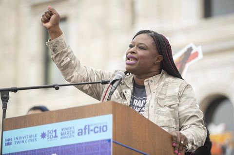 Die Anwältin und Aktivistin Nekima Levy Armstrong bei den "No Kings"-Protesten im US-Bundesstaat Minnesota