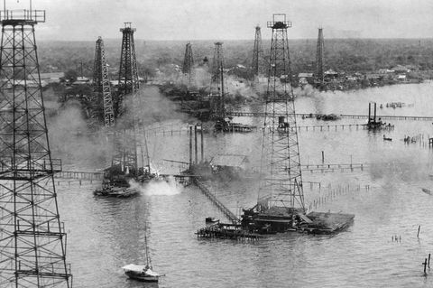 Als 1922 am venezolanischen Maracaibo-See Erdöl entdeckt wurde, entwickelte sich schnell eine Industrie. Im Zweiten Weltkrieg wurden diese Förderstätten immens wichtig für die Allierten