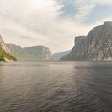 Buchten, Seen, Hochebenen – und besonders Fjorde bilden die spektakuläre Landschaft des Gros Morne National Park an der Westküste Neufundlands