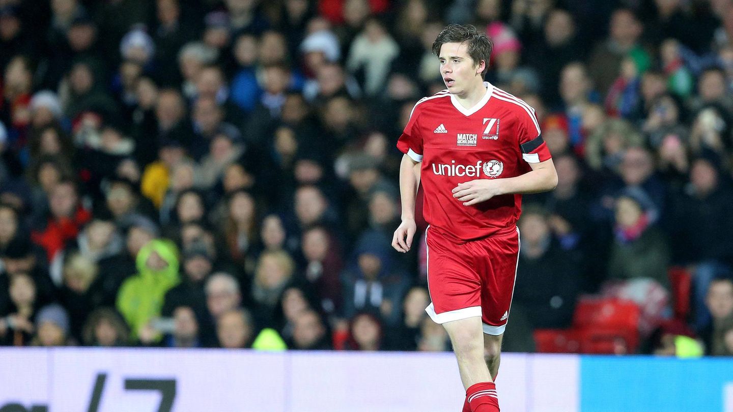 2015 schnürt er eine der letzten Male seine Fußballschuhe für ein UNICEF Charity Match. Brooklyn Beckham spielte ordentlich auf Jugendniveau, war technisch solide, aber kein außergewöhnliches Talent. Die Aufnahme in die Arsenal-Jugend zeigt Können, doch er war kein Leistungsträger und schaffte es nicht in den Profibereich