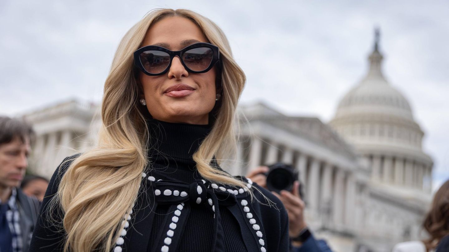 Paris Hilton vor dem Kapitol in Washington