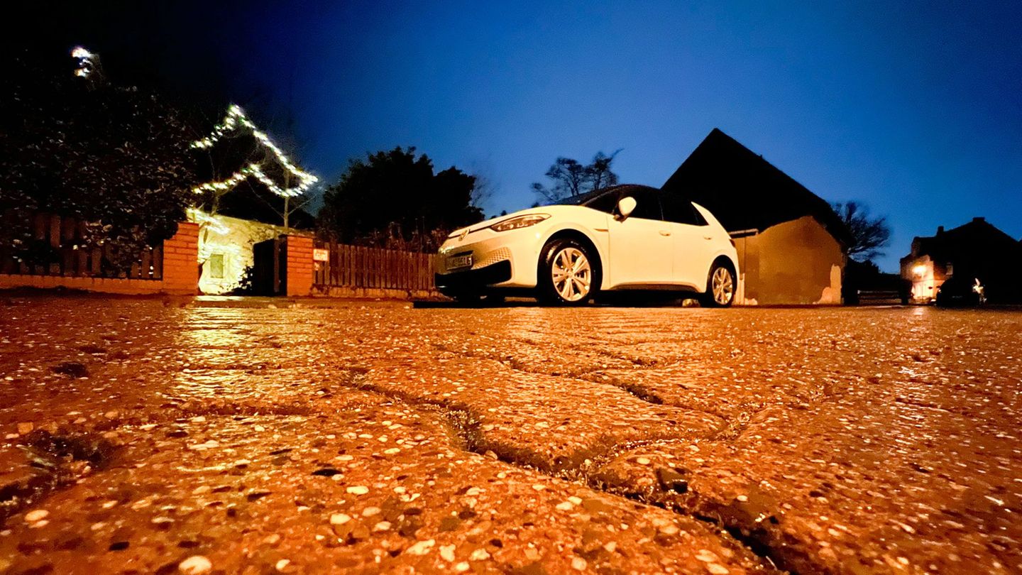 Mehr als 100 Unfälle haben sich seit dem Morgen aufgrund von Eisglätte in den Landkreisen Cloppenburg und Vechta ereignet, mehre