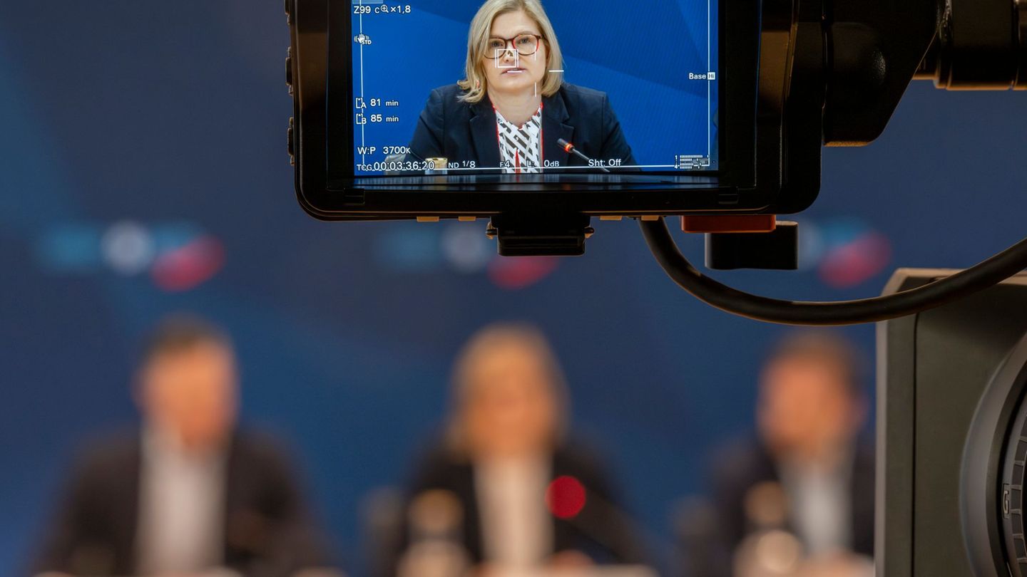 Die bayerische Landtags-AfD verschärft ihren Kurs weiter. Foto: Peter Kneffel/dpa