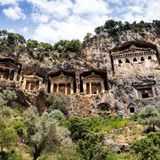 Türkische Riviera: Felsengräber in Dalyan