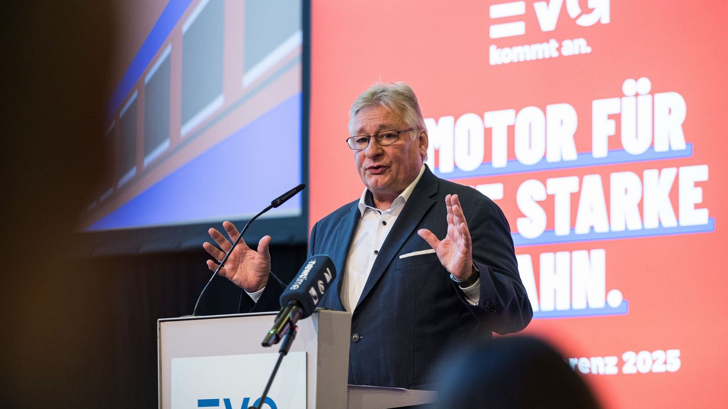 Menschen fühlten sich abgehängt, wenn kein Bus und keine Bahn mehr fährt, warnt EVG-Chef Martin Burkert. (Archivbild) Foto: Hann