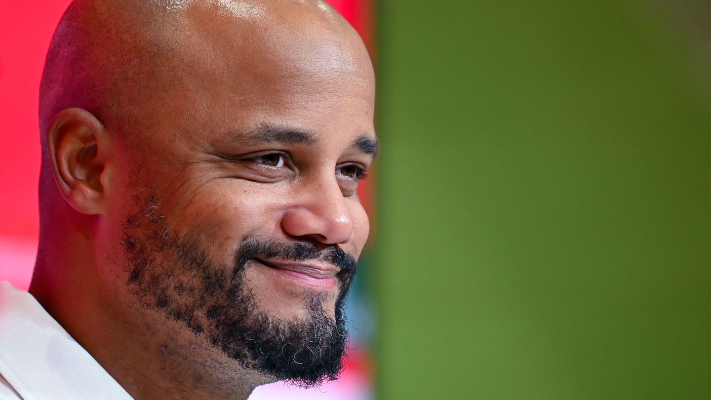 Freut sich auf ein Heimspiel: Bayern-Trainer Kompany. (Archivbild) Foto: Sven Hoppe/dpa