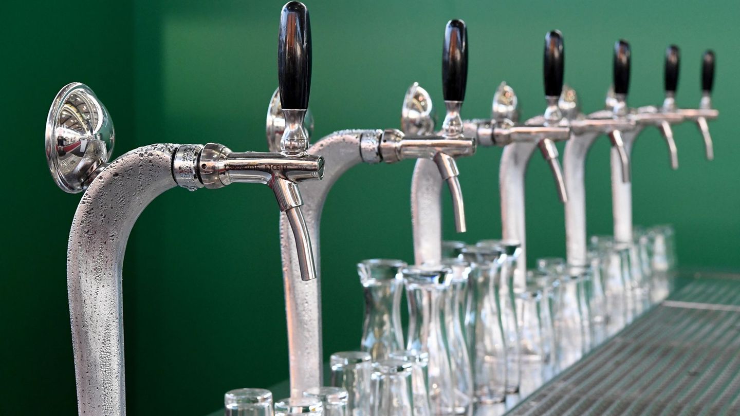 Eine fränkische Brauerei stellt Antrag auf Insolvenz in Eigenverwaltung. (Symbolbild) Foto: Carsten Rehder/dpa