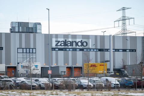 Die Zukunft der Zalando-Belegschaft in Erfurt ist offen. (Archivbild) Foto: Jacob Schröter/dpa