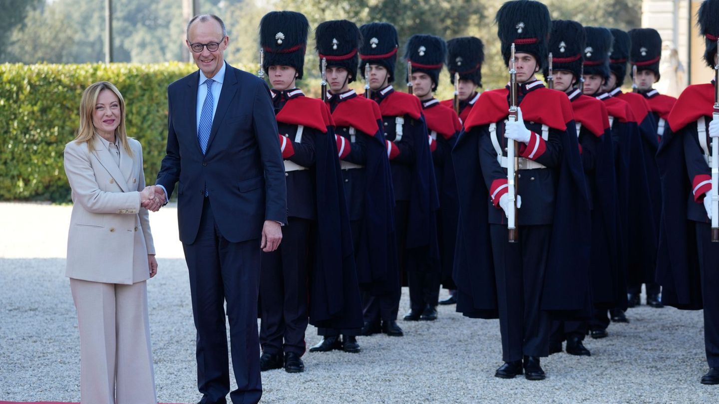 Kanzler Merz und Ministerpräsidentin Giorgia Meloni verstehen sich immer besser. Foto: Gregorio Borgia/AP/dpa
