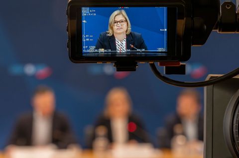 Die bayerische Landtags-AfD verschärft ihren Kurs weiter. Foto: Peter Kneffel/dpa