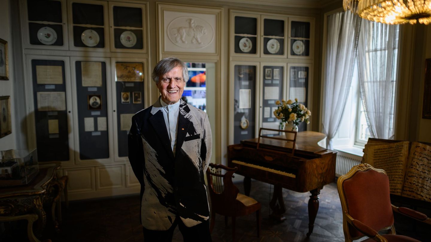 Peter Hanser-Strecker, hier in seinem Mainzer Verlag Schott Music, ist gestorben. (Archivbild) Foto: Andreas Arnold/dpa