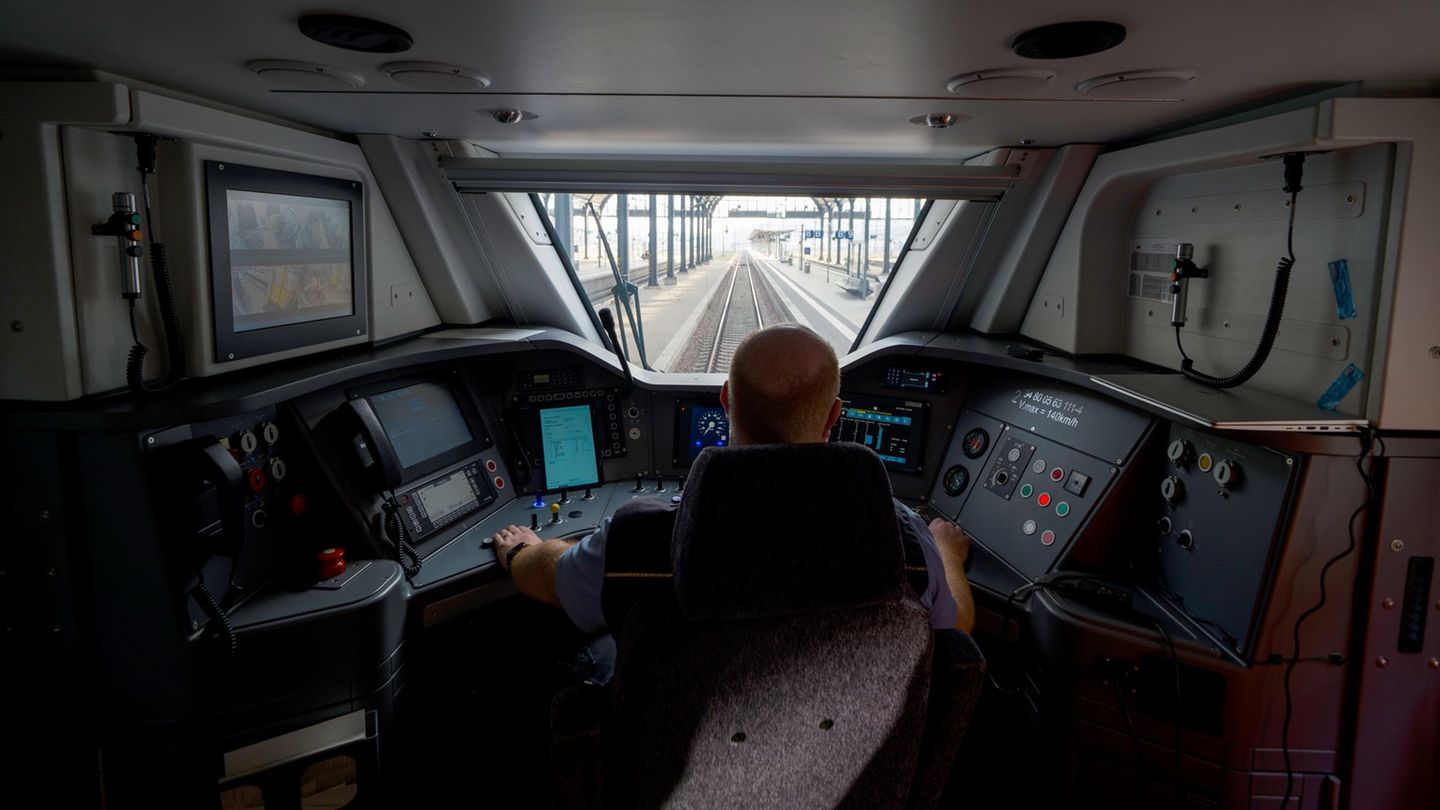 Fahrt des Batteriezugs Wiesbaden-Niedernhausen. Foto: Andreas Arnold/dpa