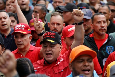 Innenminister Cabello bei Kundgebung für Maduro in Caracas