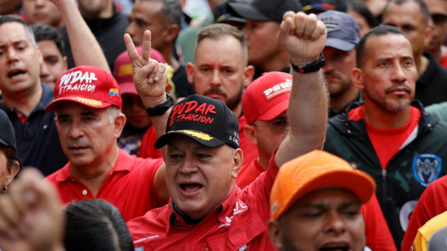 Große Kundgebung für Freilassung des in die USA entführten Maduro in Caracas