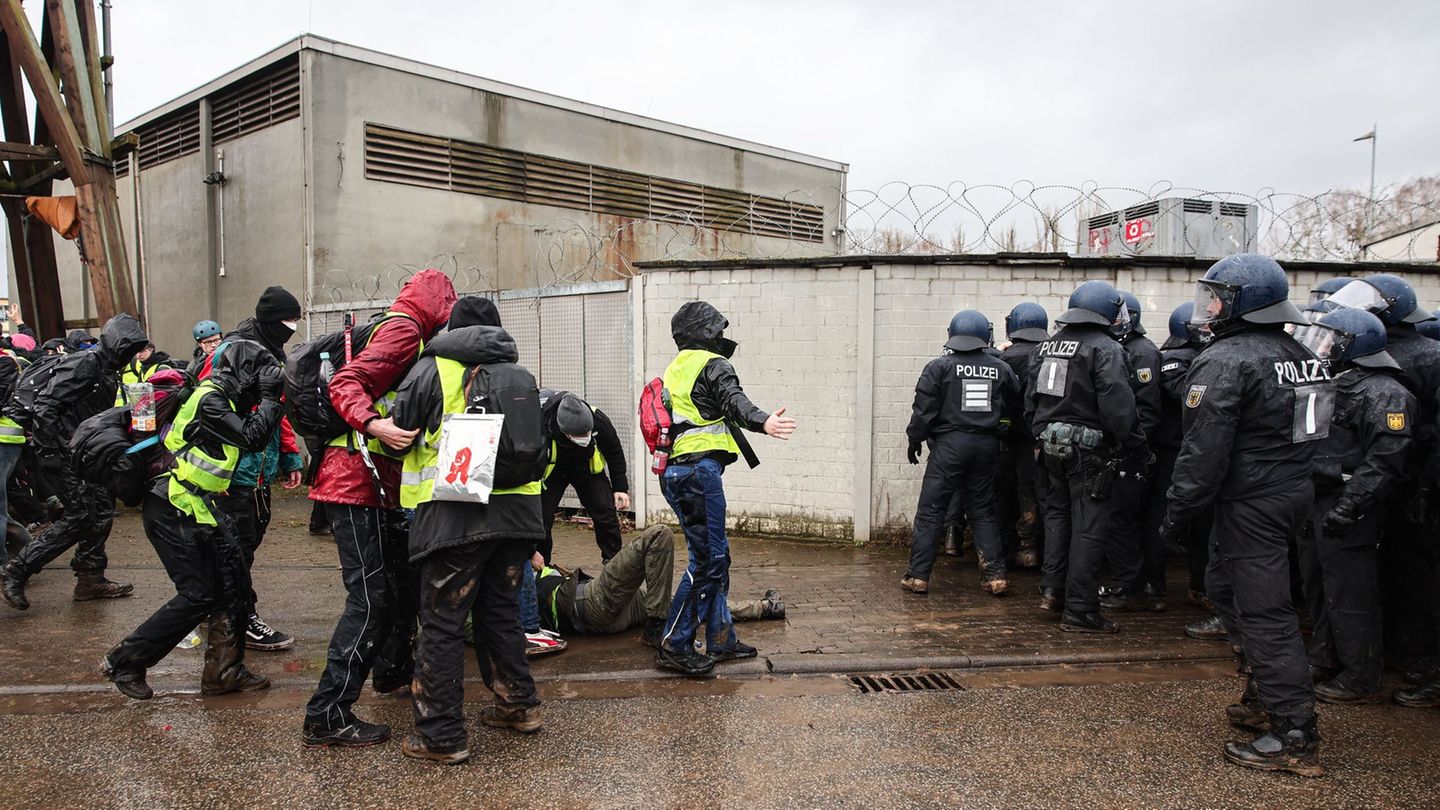Gewalt-Hessens-Sonderweg-Entsch-digung-f-r-attackierte-Polizisten