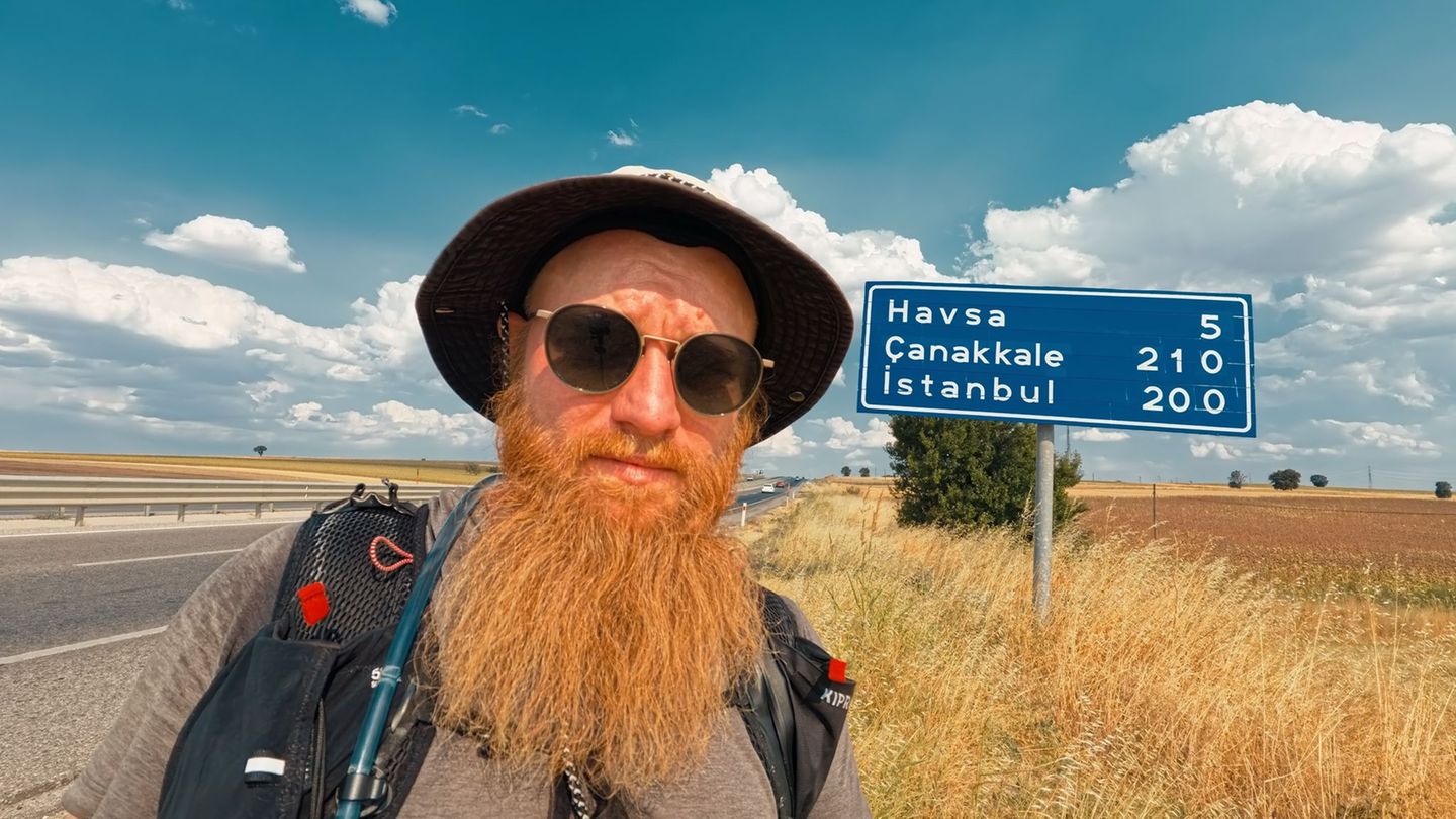 Robert Friedrich aus Leipzig befindet sich seit März 2025 auf dem Fußweg von Sachsen nach Singapur. Foto: Robert Friedrich/-/dpa