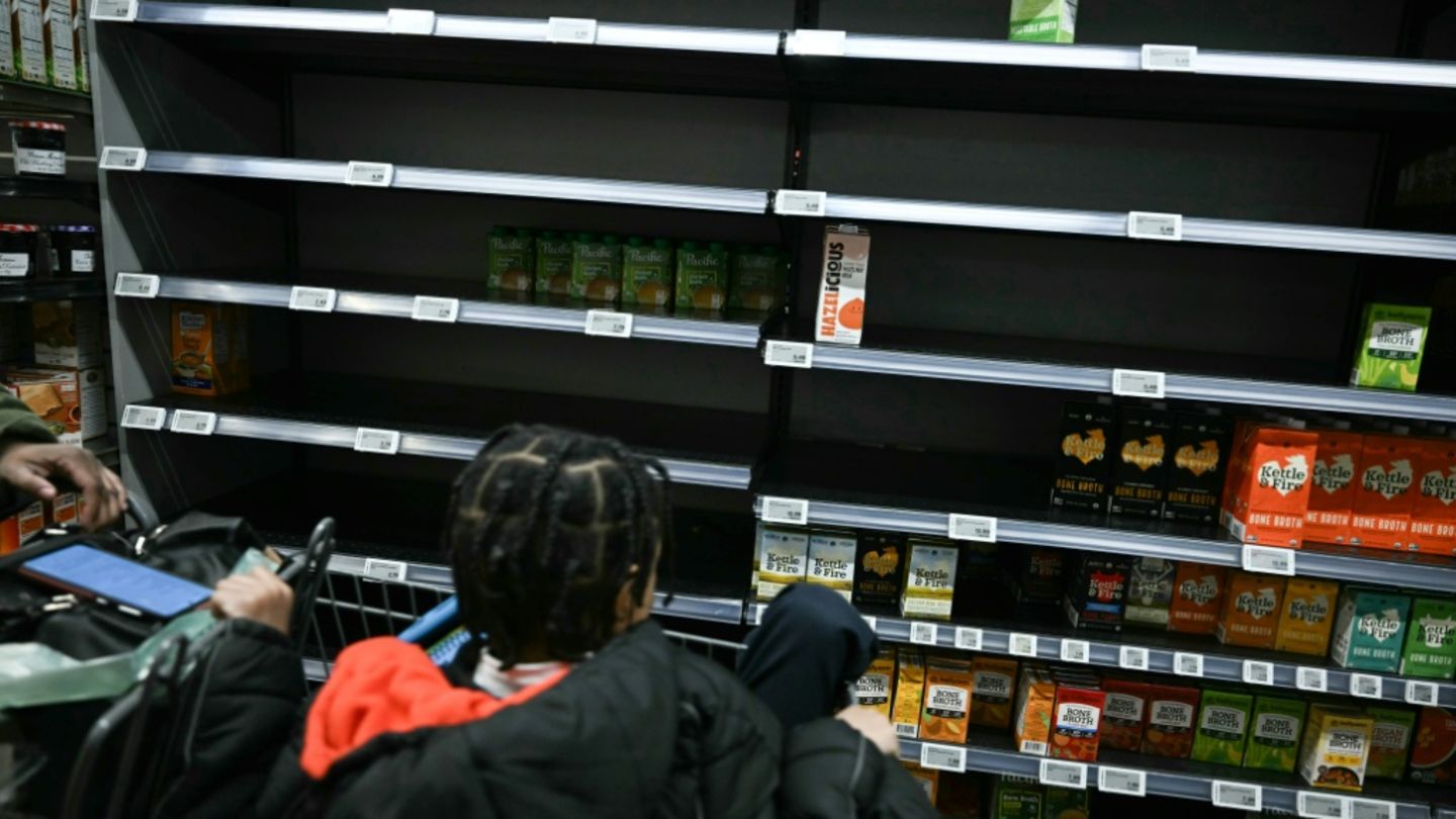 Leere Regale in einem Supermarkt in Washington