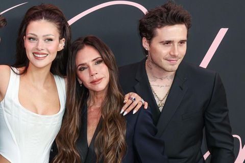 Victoria Beckham mit Brooklyn Beckham und Nicola Peltz