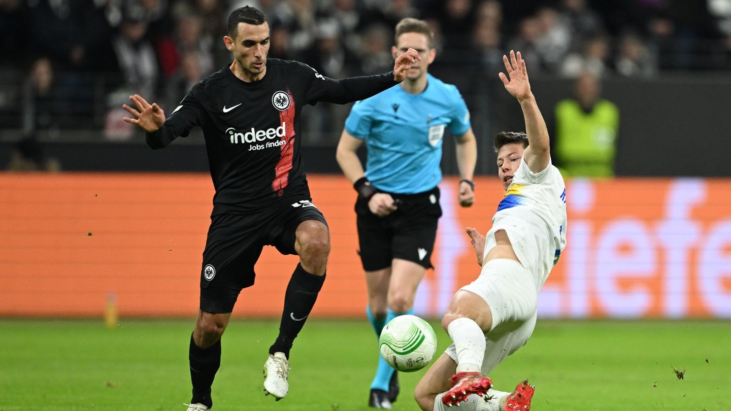 Auch schon gegen deutsche Mannschaften aktiv: Mathias Rasmussen (r) im Trikot von Union Saint-Gilloise im Conference -League-Spi