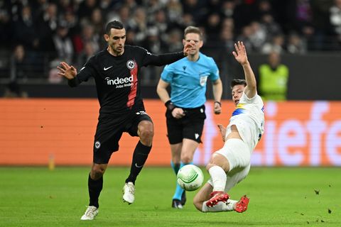 Auch schon gegen deutsche Mannschaften aktiv: Mathias Rasmussen (r) im Trikot von Union Saint-Gilloise im Conference -League-Spi