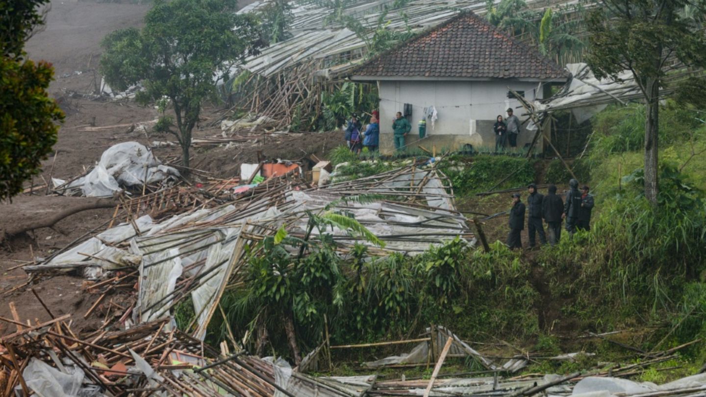 Acht Tote und mehr als 80 Vermisste bei Erdrutsch in Indonesien