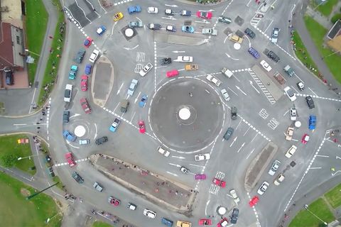 Mega-Kreisverkehr ist nichts für schwache Nerven