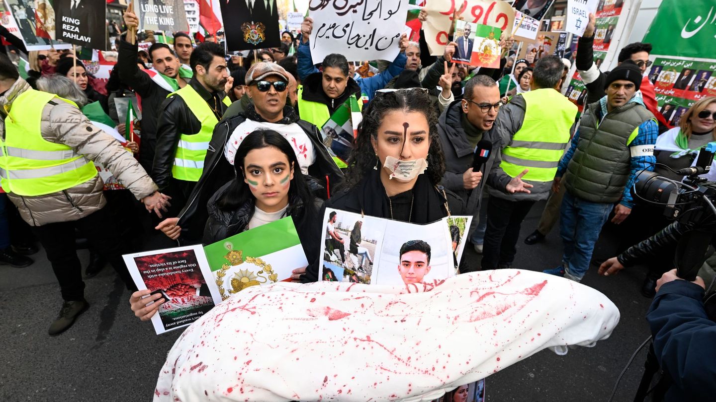 Leid im Iran: Knapp 18.000 Menschen bei Iran-Demo in Düsseldorf