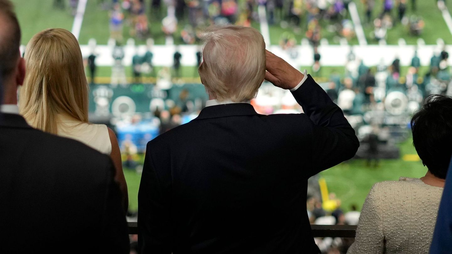 Super-Bowl-Trump-bleibt-Super-Bowl-fern-und-kritisiert-S-nger