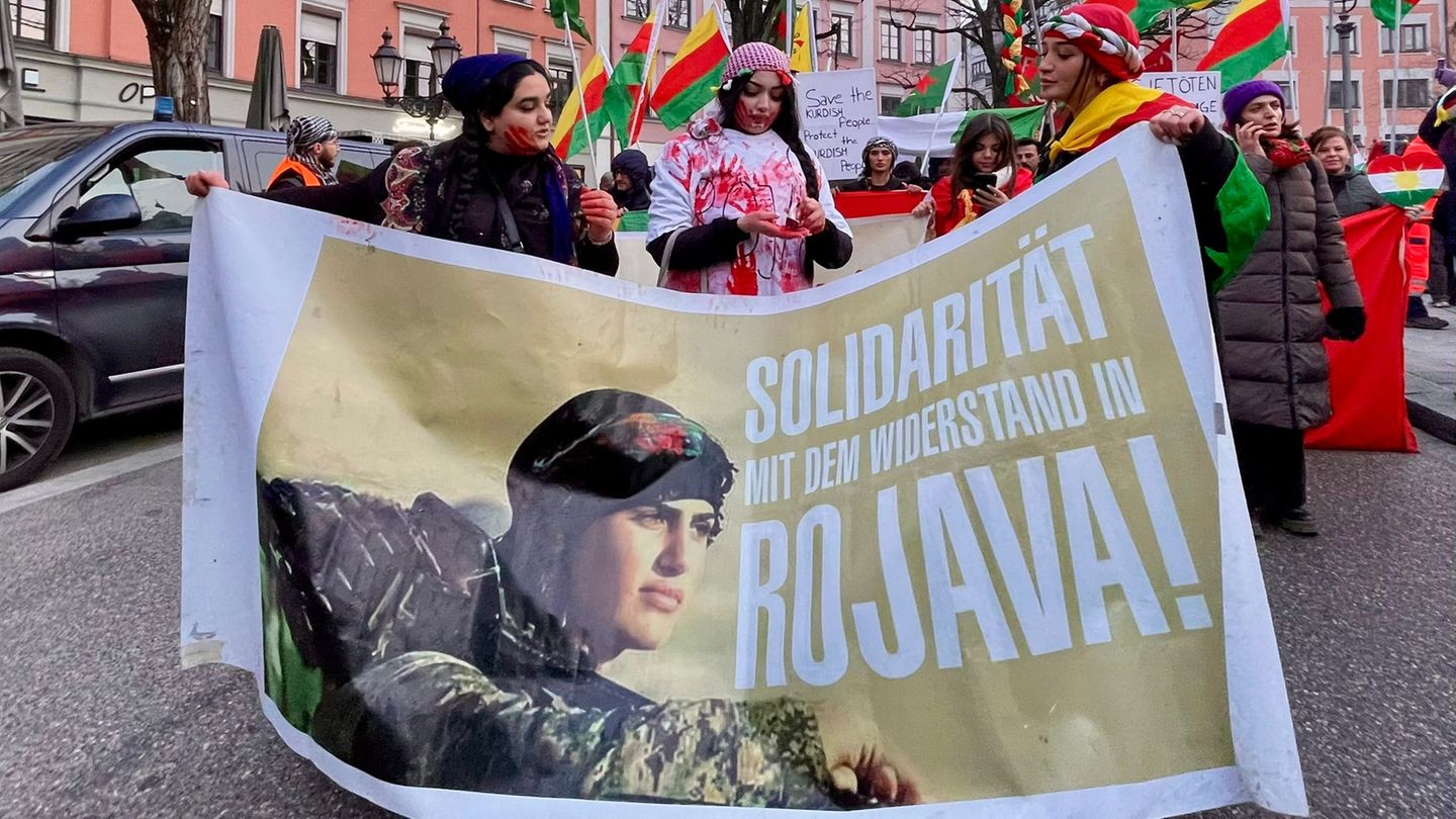 Konflikt in Syrien: Kurden protestieren gegen Vorrücken des syrischen Militärs