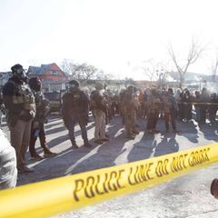 Beamte und Demonstranten in Minneapolis