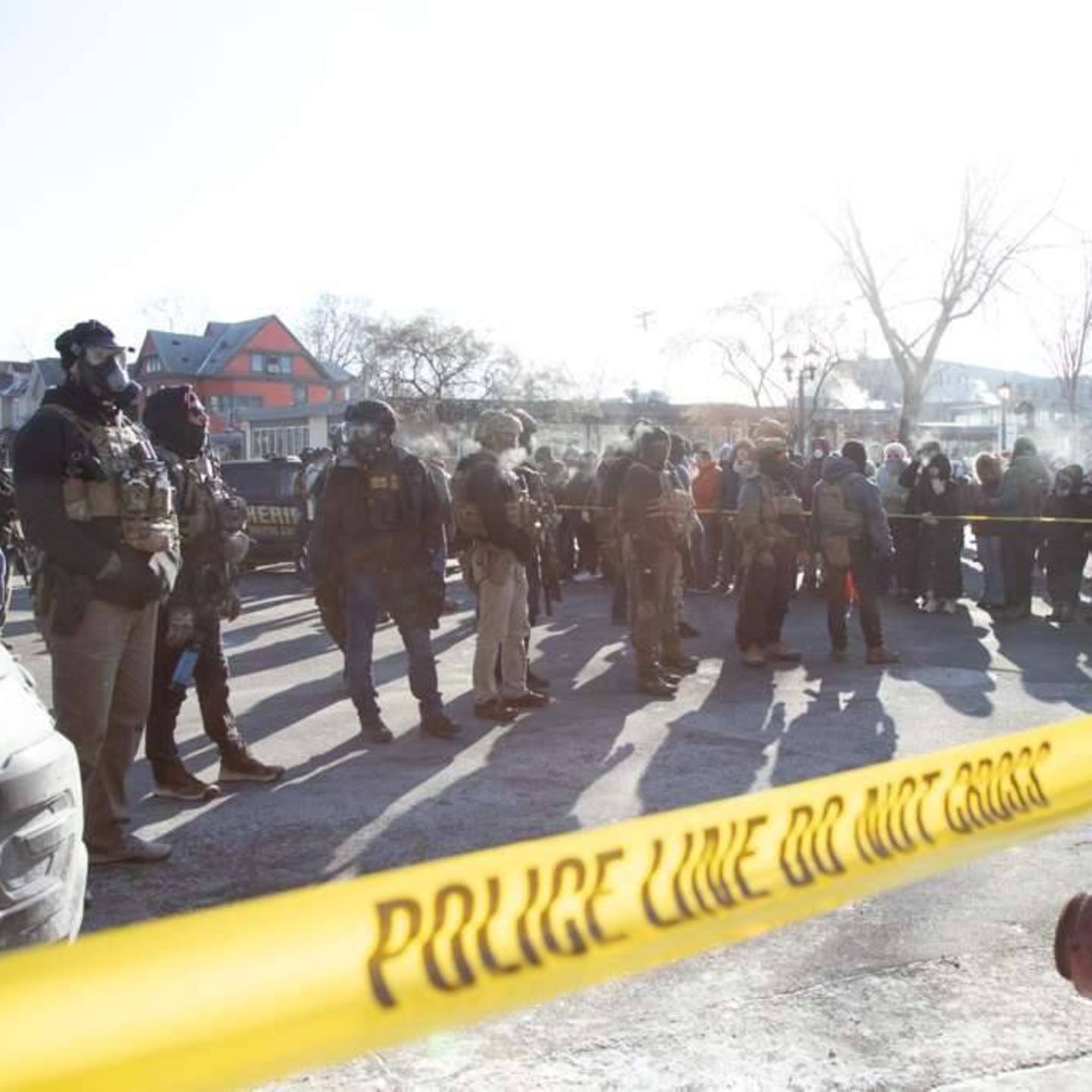 Beamte und Demonstranten in Minneapolis