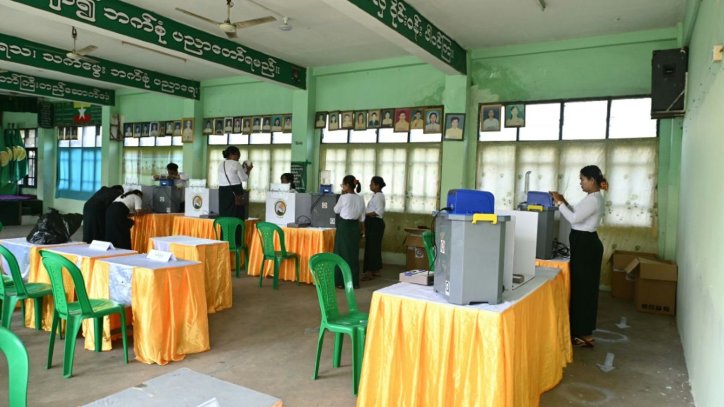 Wahllokal in Myanmar