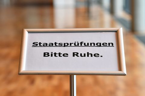Jura-Staatsexamina verlangen den Kandidatinnen und Kandidaten viel ab. (Symbolbild)
