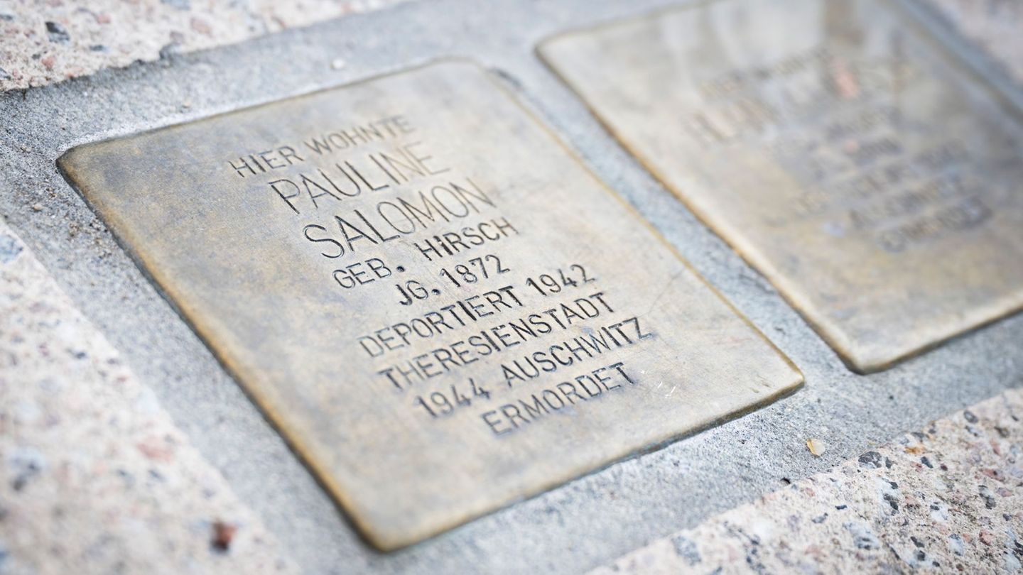 Das Stolperstein-Projekt geht auf eine eigentlich einmalige Kunstaktion zurück. Foto: Philip Dulian/dpa