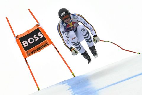 Luis Vogt gelingt eine bärenstarke Abfahrt in Kitzbühel. Foto: Hans Klaus Techt/APA/dpa