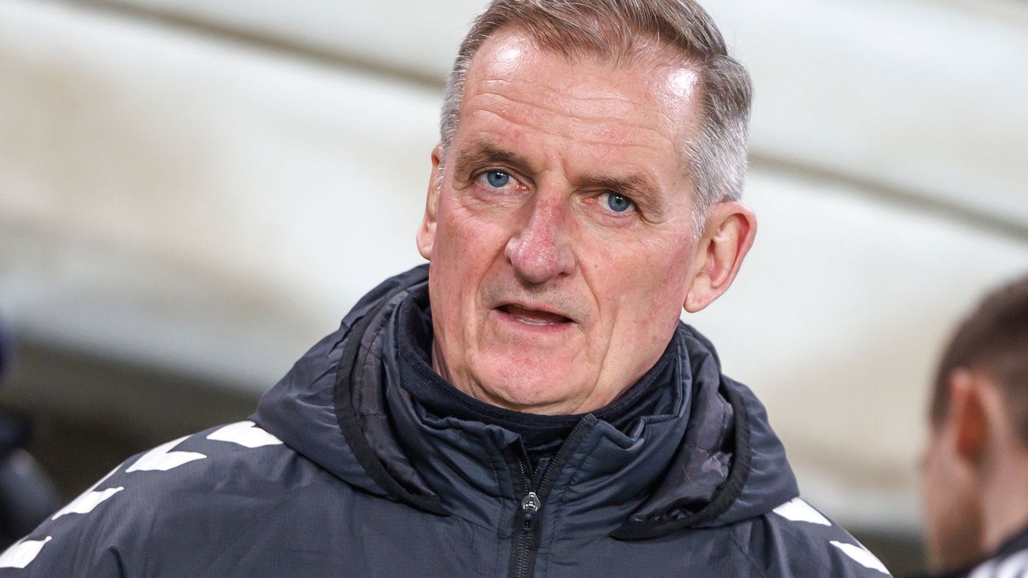 Trainer Petrik Sander analysierte die Niederlage betont sachlich. Foto: Andreas Gora/dpa