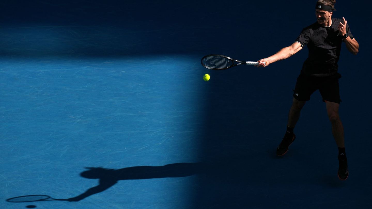 Alexander Zverev hat bei den Australian Open souverän das Viertelfinale erreicht. Foto: Dar Yasin/AP/dpa