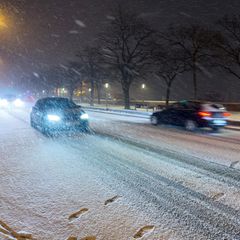 In Hamburg fiel bereits am späten Samstagabend Schnee