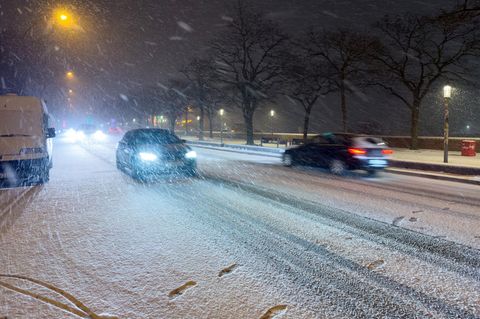 In Hamburg fiel bereits am späten Samstagabend Schnee