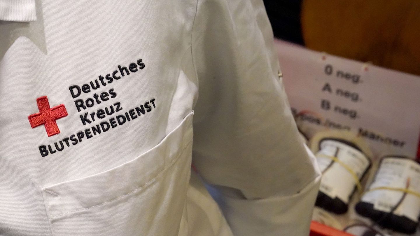 Blutspenden werden unter anderem für wichtige Operationen gebraucht. (Symbolbild) Foto: Marcus Brandt/dpa