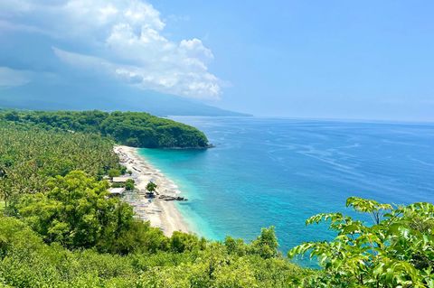 Virgin Beach, ein weißer Sandstrand nahe Candidasa auf Bali