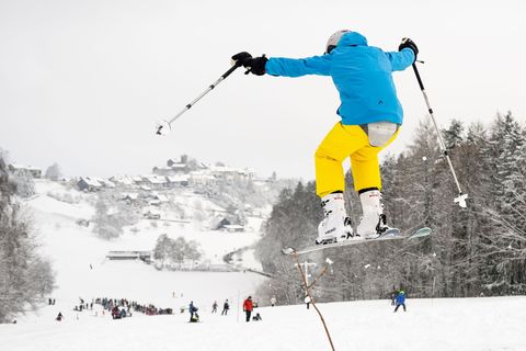 Auf Skipisten in Österreich und der Schweiz sind am Wochenende erneut mehrere Menschen verunglückt. Foto: Andreas Becker/KEYSTON