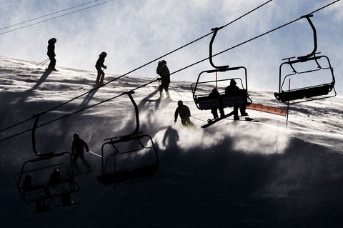 Auf Skipisten in Österreich und der Schweiz sind am Wochenende erneut mehrere Freizeitsportler verunglückt. Foto: Jean-Christoph