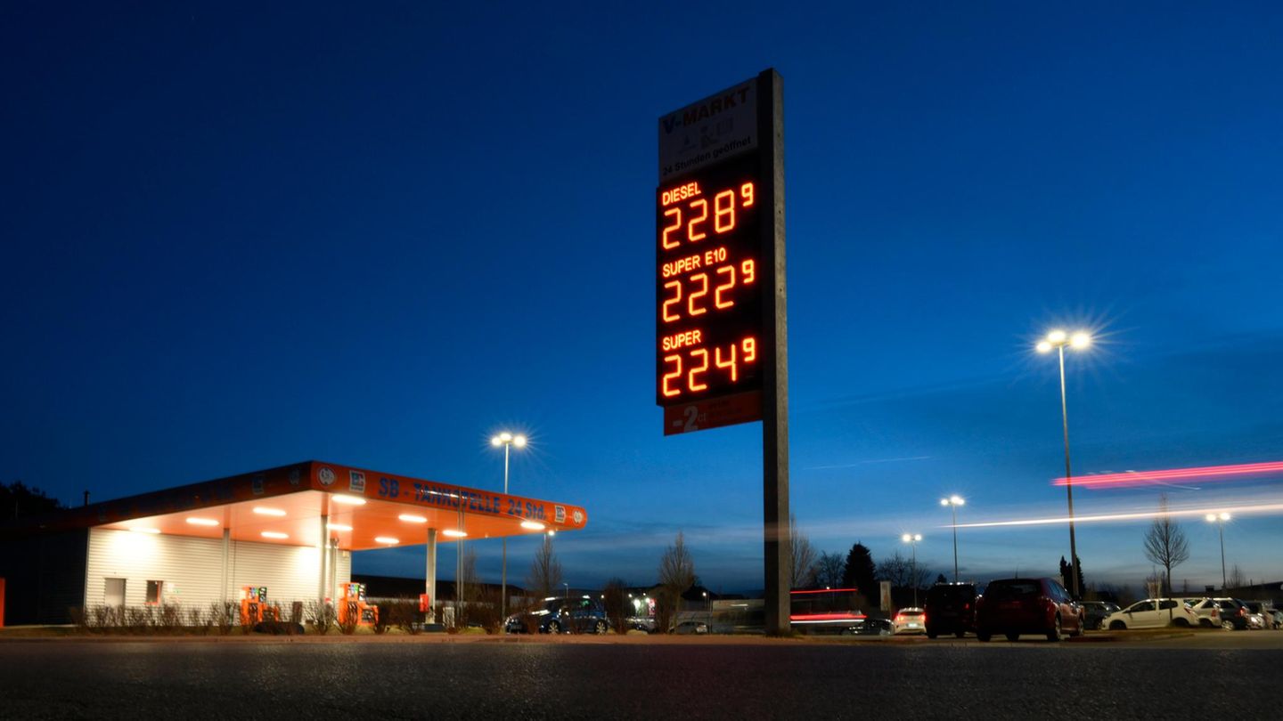 Tankstellen-Mitarbeiter in Bremen sollten nach Feierabend auf Verfolger axchten (Symbolbild=