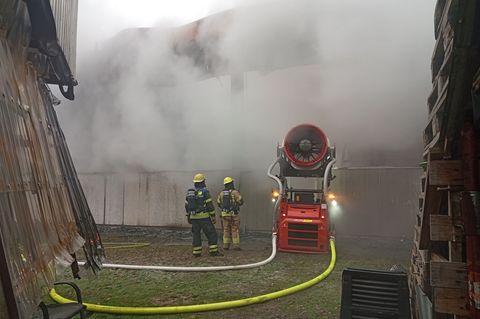 Ein Zeuge alarmierte die Einsatzkräfte in der Nacht. Foto: -/weserpictures/dpa