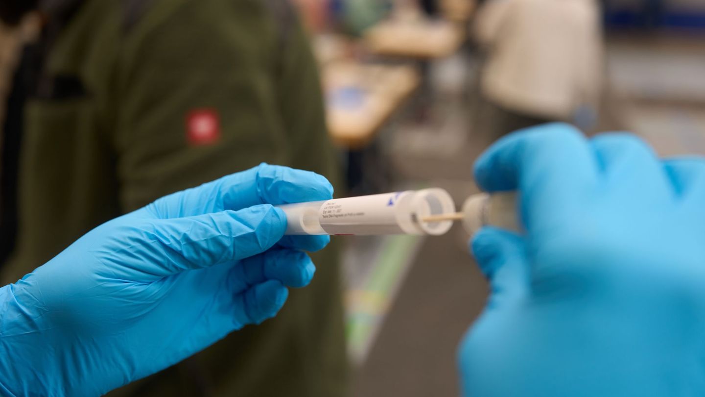 Bereits im August 2025 hatte es eine DNA-Reihenuntersuchung der Polizei in Oberdürenbach gegeben. Foto: Thomas Frey/dpa