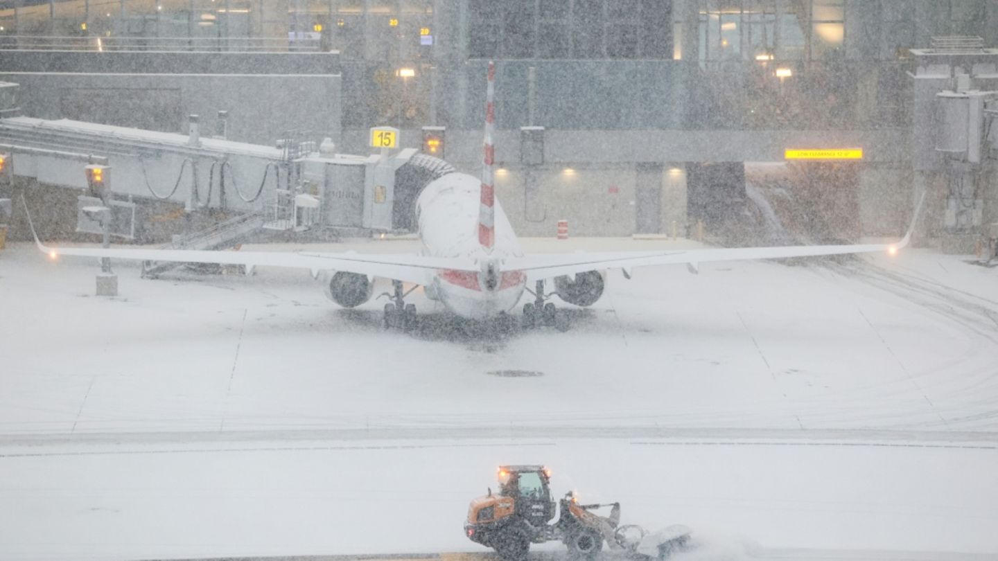Schnee und Eis am Flughafen LaGuardia in New York