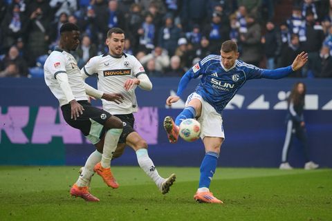 Nicht nur bei seinem Tor zeigte Dzeko seine Klasse. Foto: Bernd Thissen/dpa